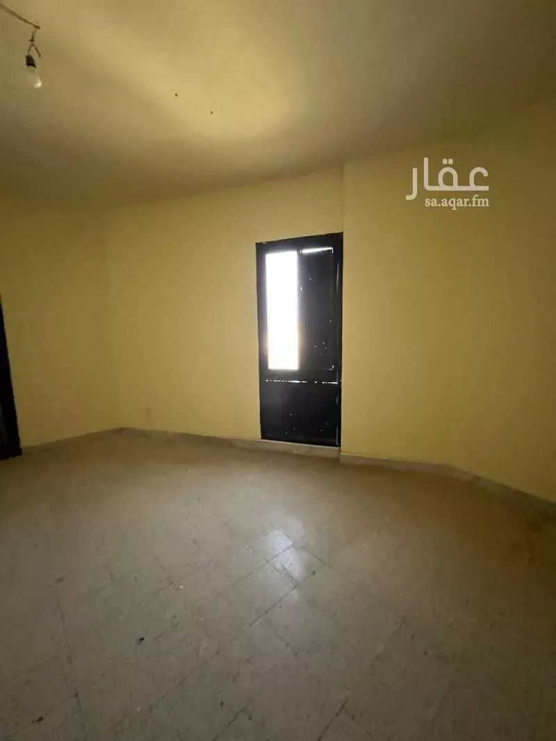 عمارة 1400 م² في الشرفية 4