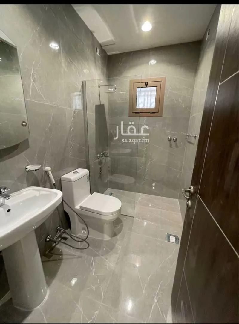 عمارة 900 م² في الصوارى 13