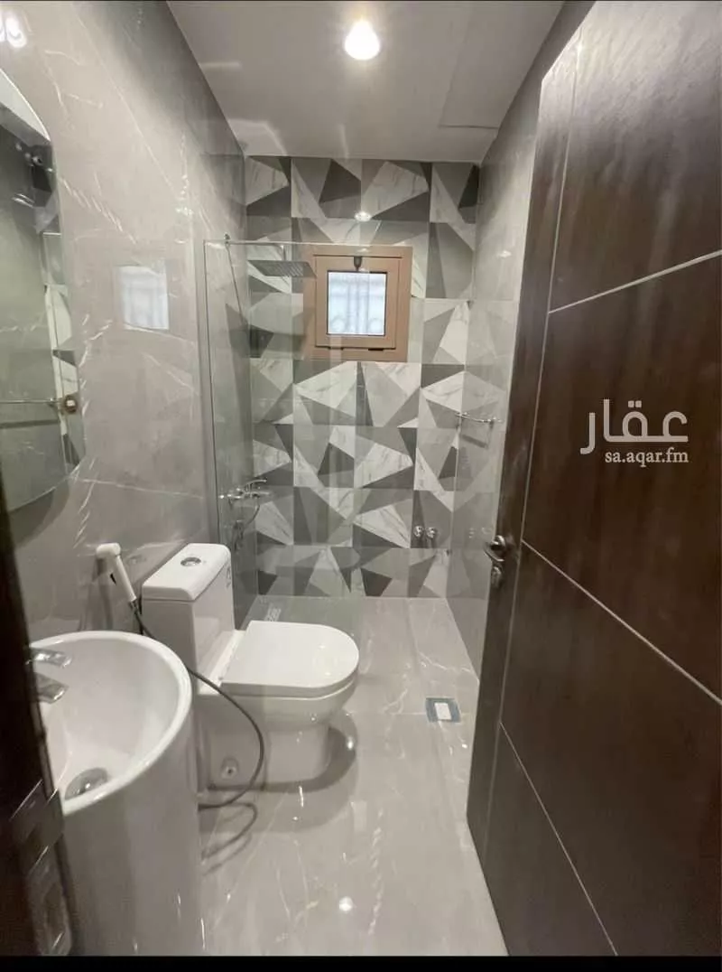 عمارة 900 م² في الصوارى 10