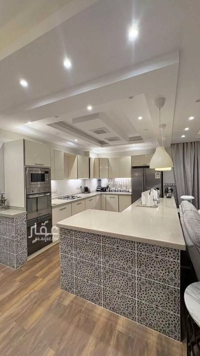 عمارة 685 م² في الصالحية 20