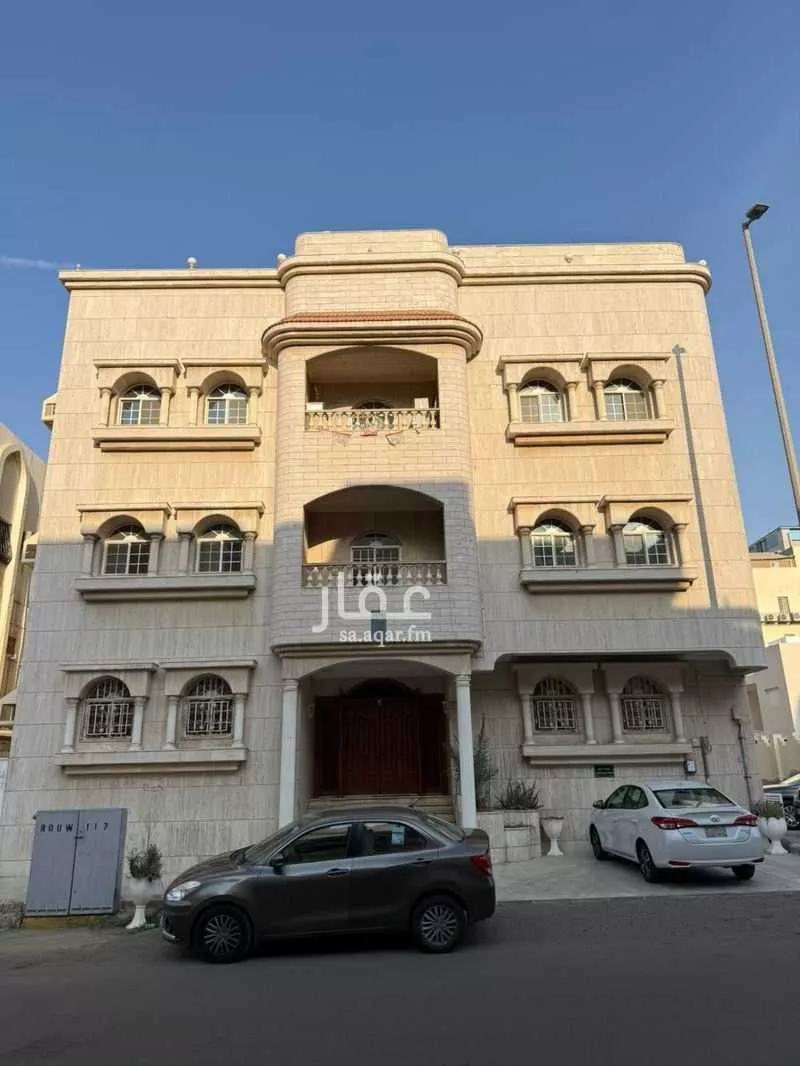 400 sqm building in Al Rawdah 6