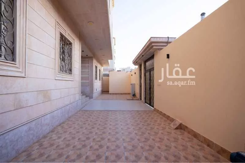 عمارة 690 م² في الحمدانية 6