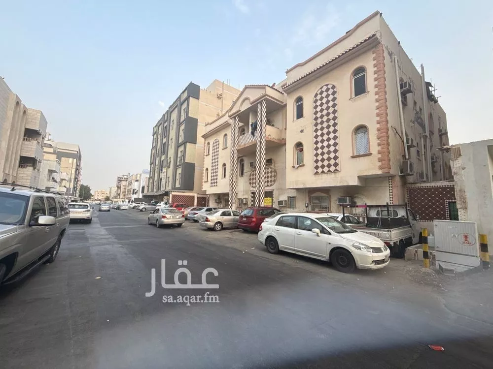 عمارة 675 م² في النزهة 4
