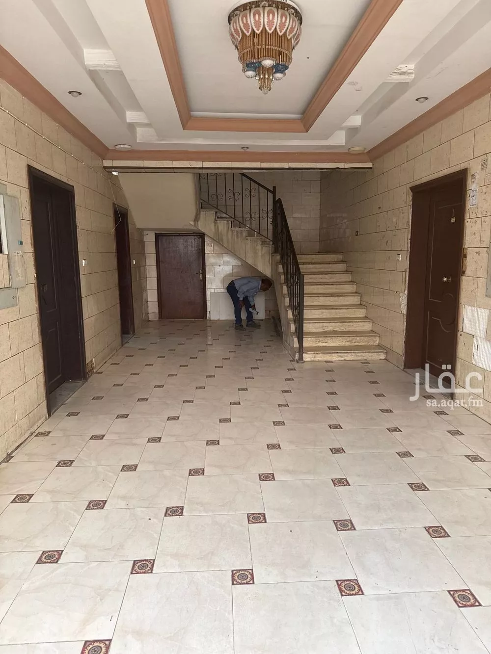 عمارة 675 م² في النزهة 6