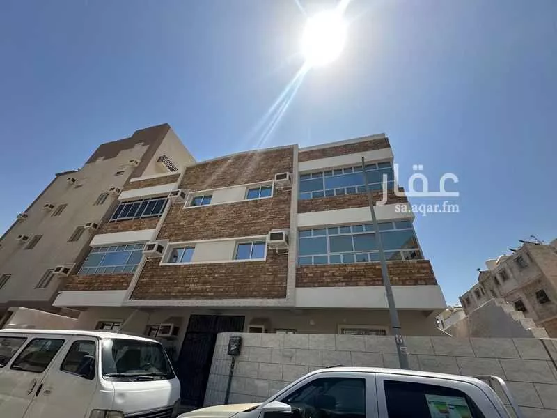 452 sqm building in Al Thaghr 3