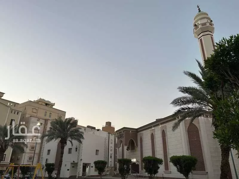 عمارة 626 م² في المنار 8