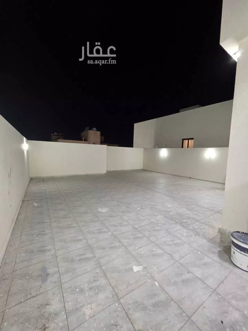 عمارة 601 م² في الفلاح 20
