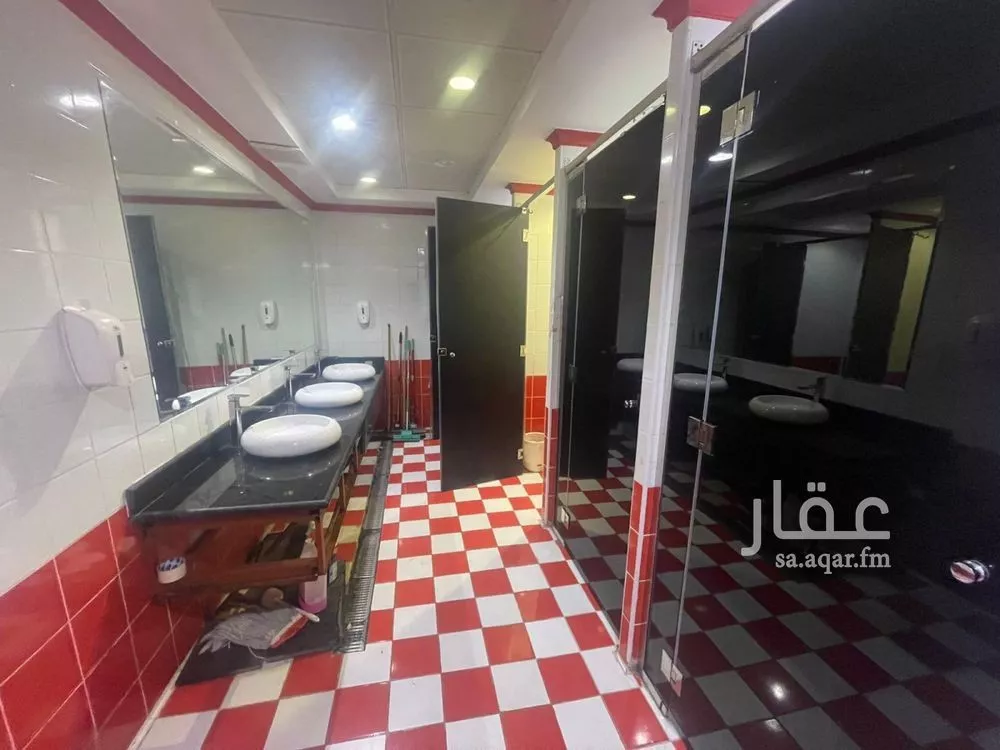 مكتب 700 م² في الشرفية 4