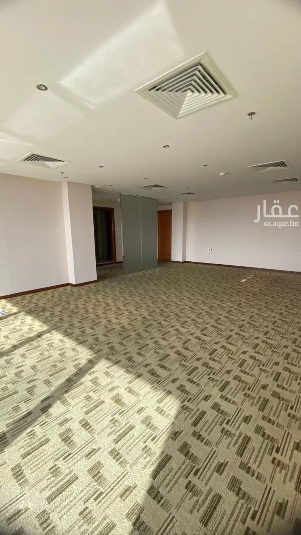 مكتب 9565 م² في الرويس 5