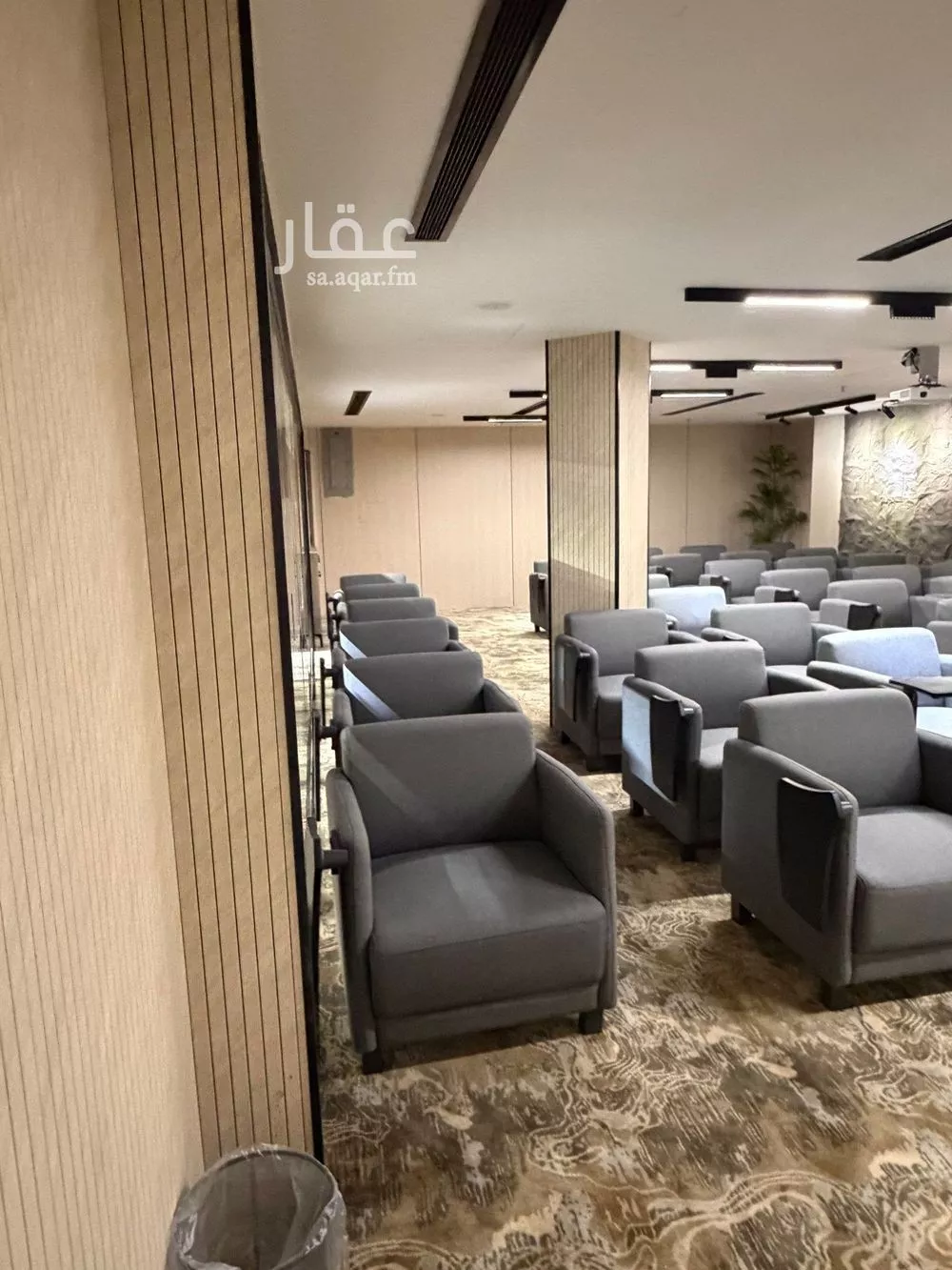 180 sqm office in Al Sharafiyah 12