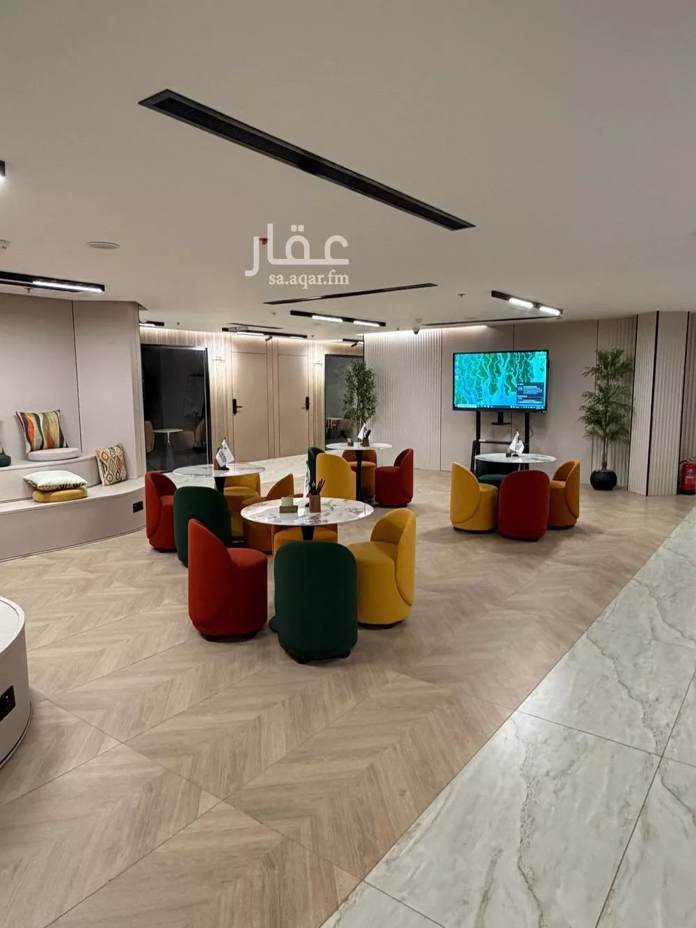 180 sqm office in Al Sharafiyah 14