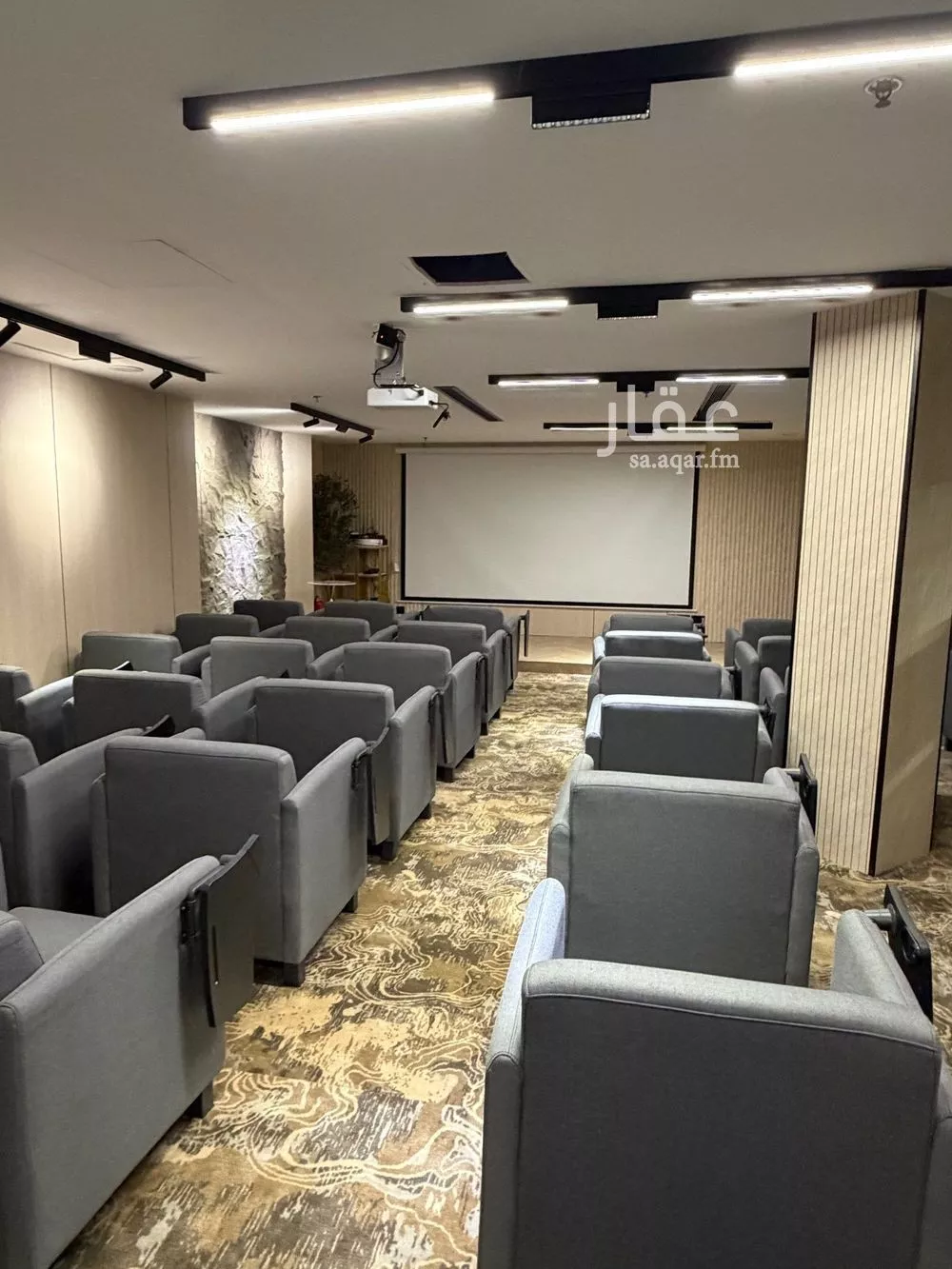 180 sqm office in Al Sharafiyah 15