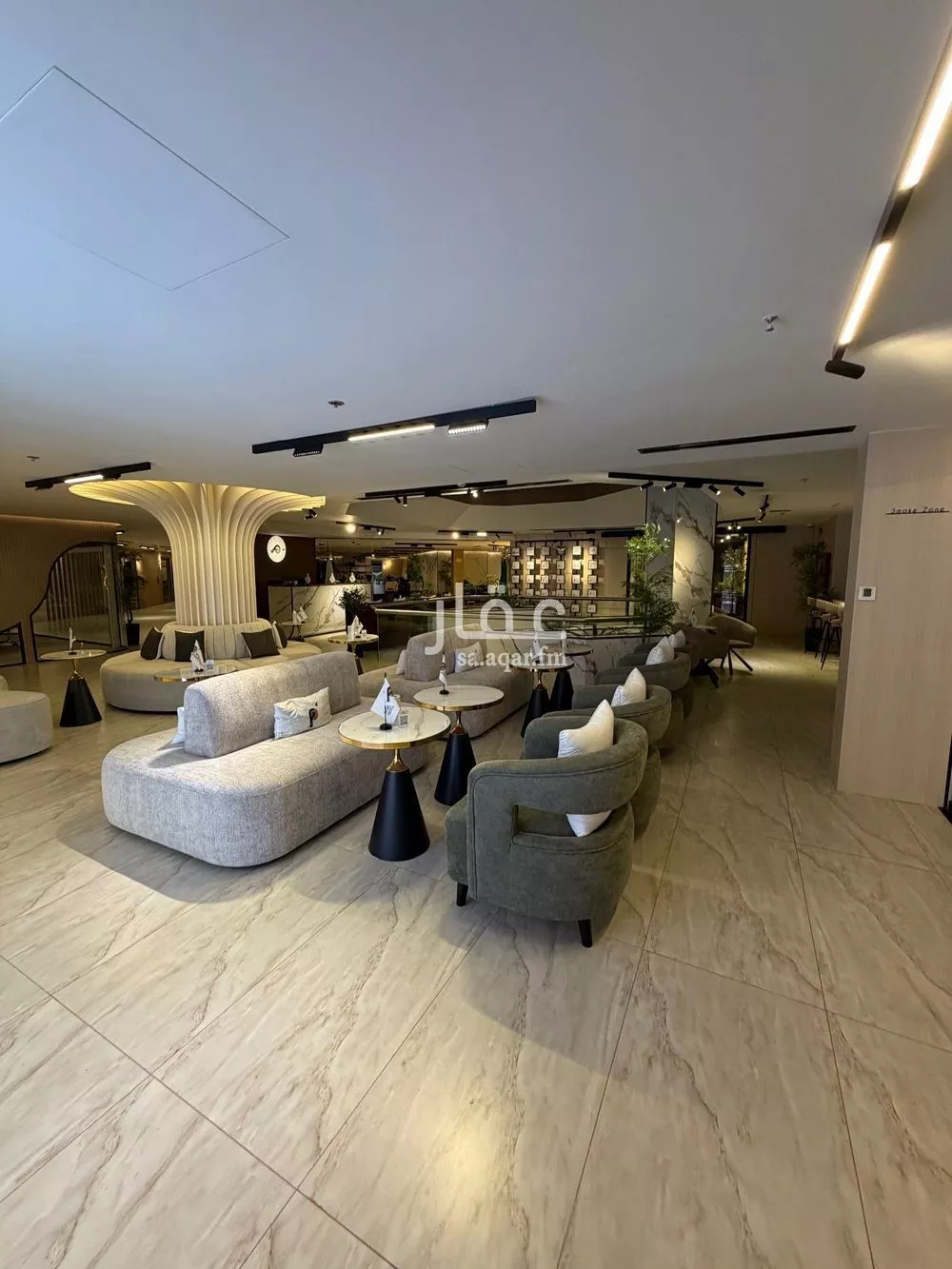 180 sqm office in Al Sharafiyah 18