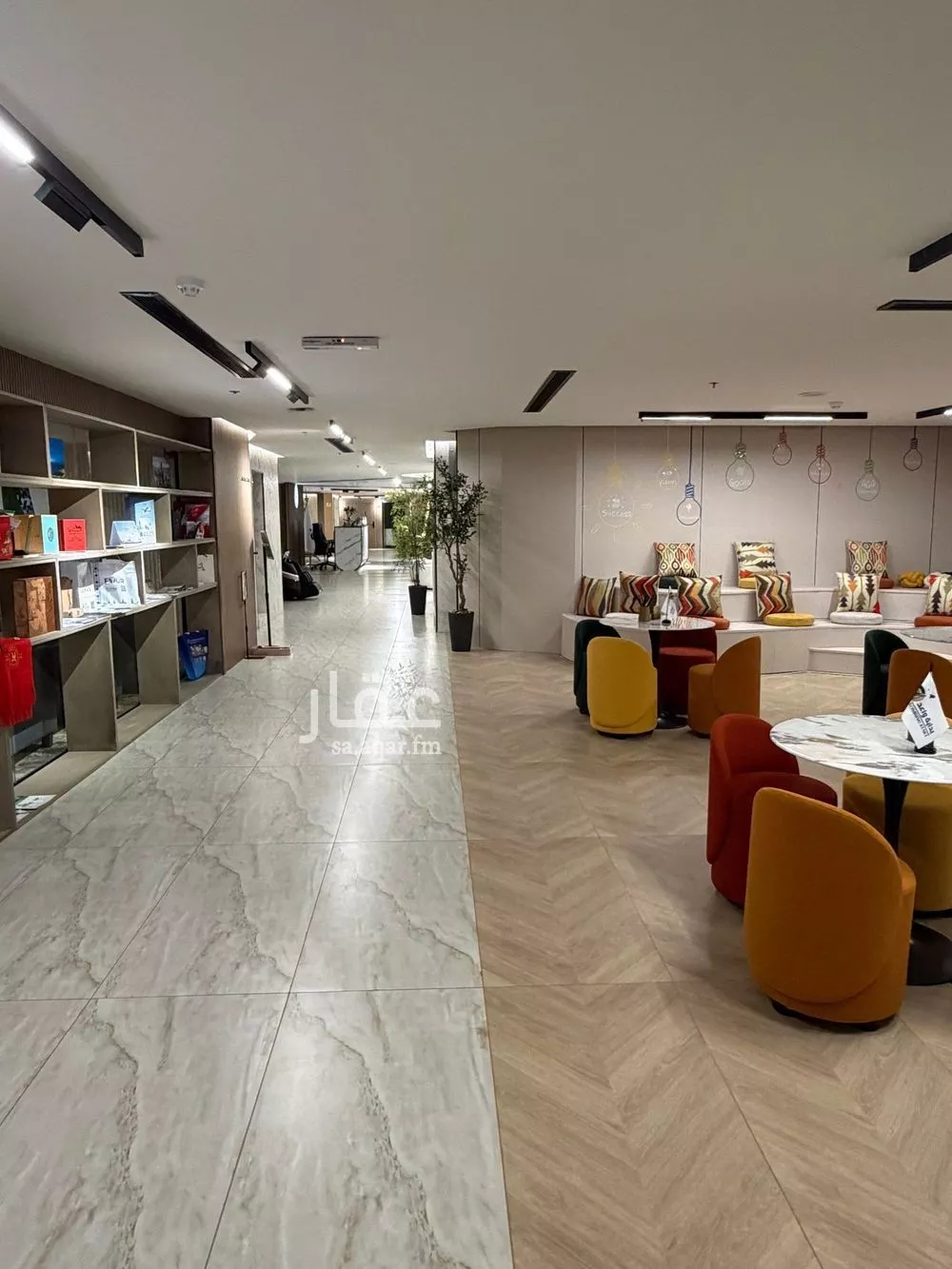 180 sqm office in Al Sharafiyah 20
