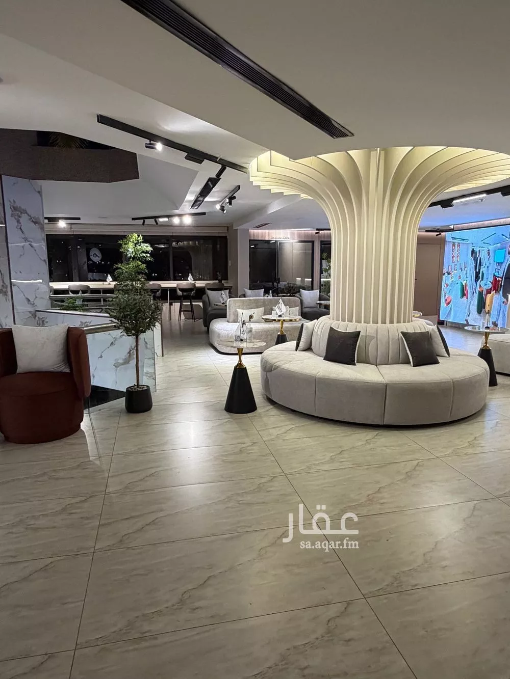 180 sqm office in Al Sharafiyah 3