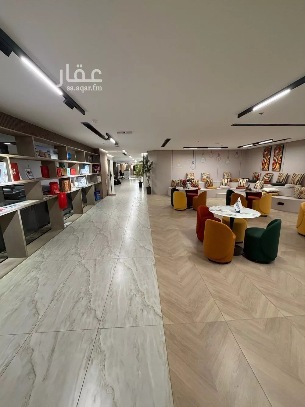 180 sqm office in Al Sharafiyah 22