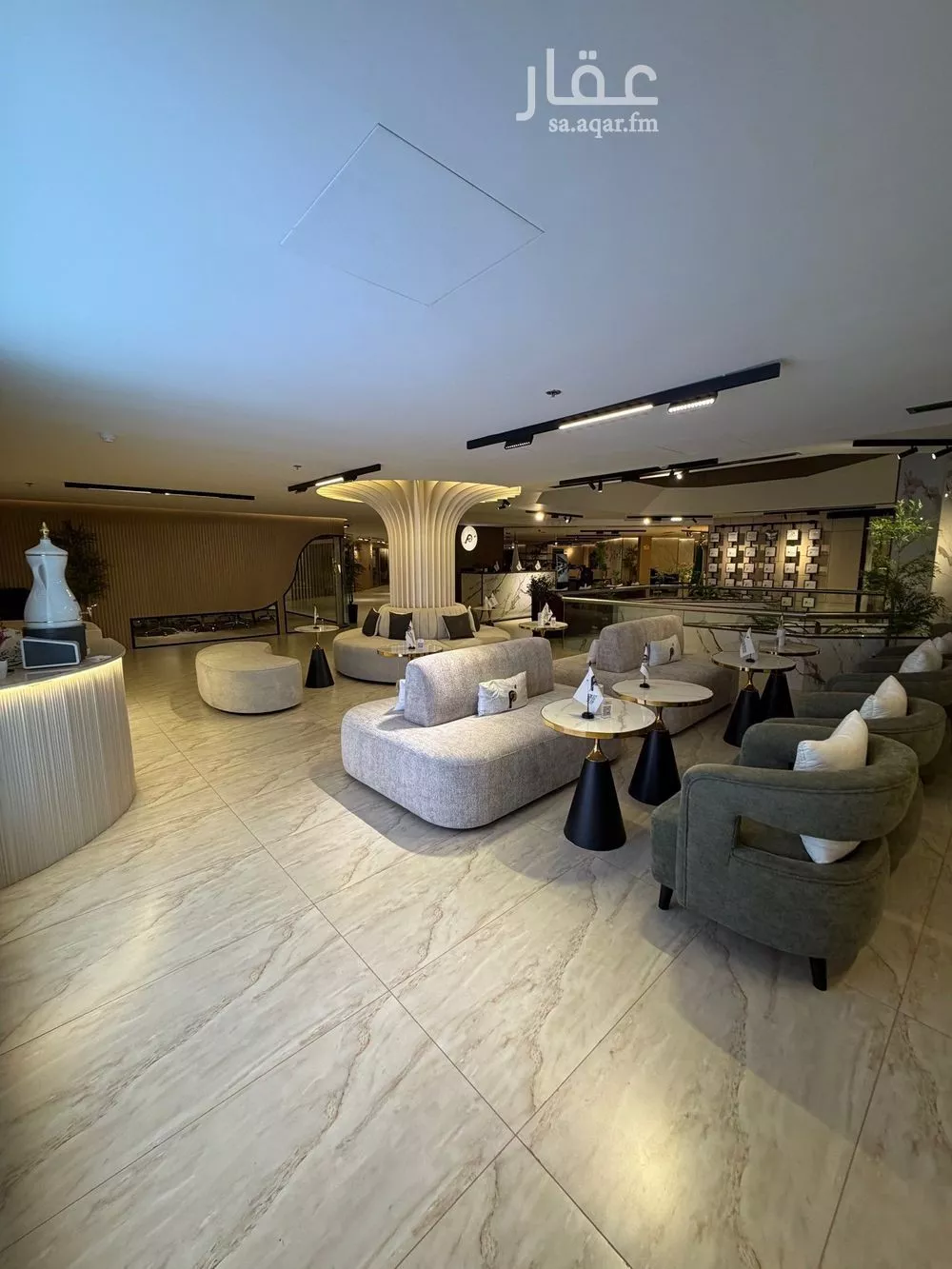 180 sqm office in Al Sharafiyah 23