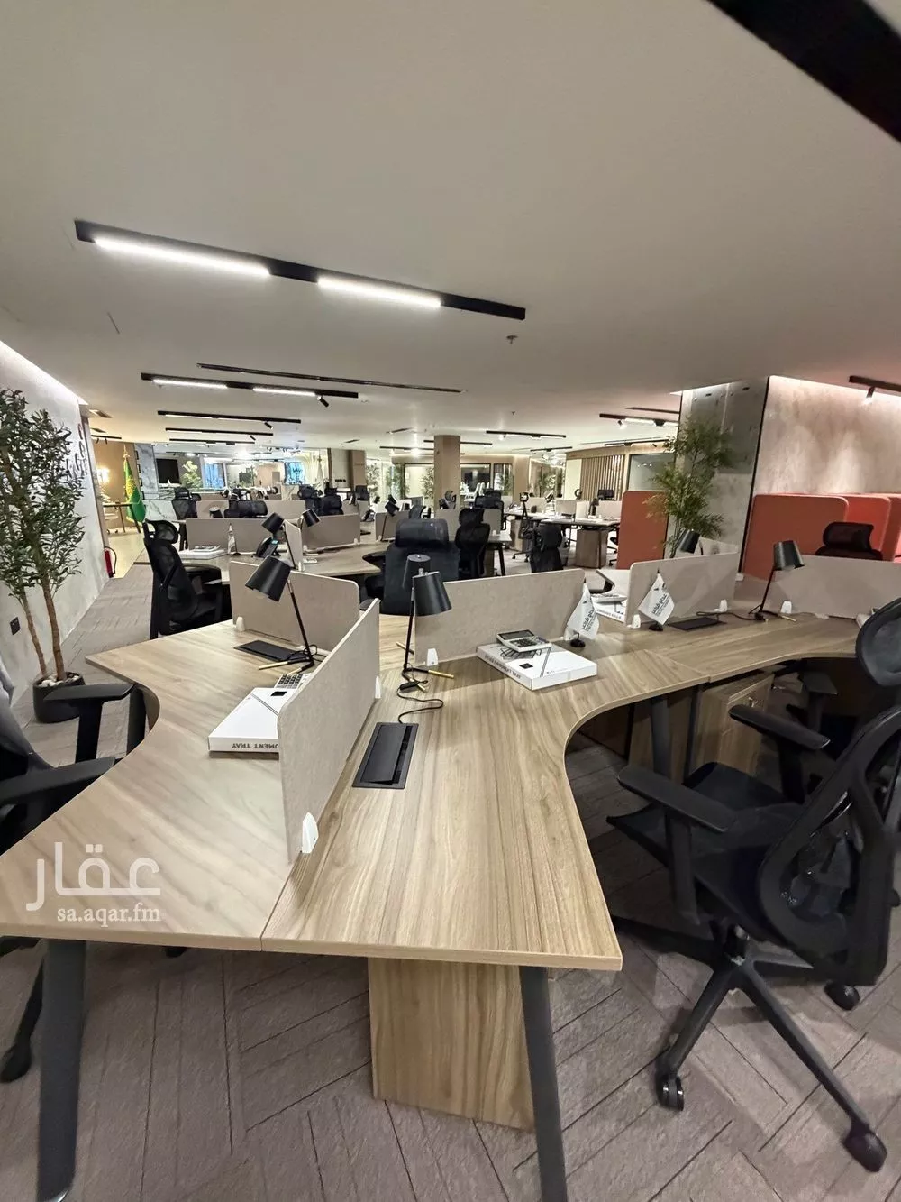 180 sqm office in Al Sharafiyah 7