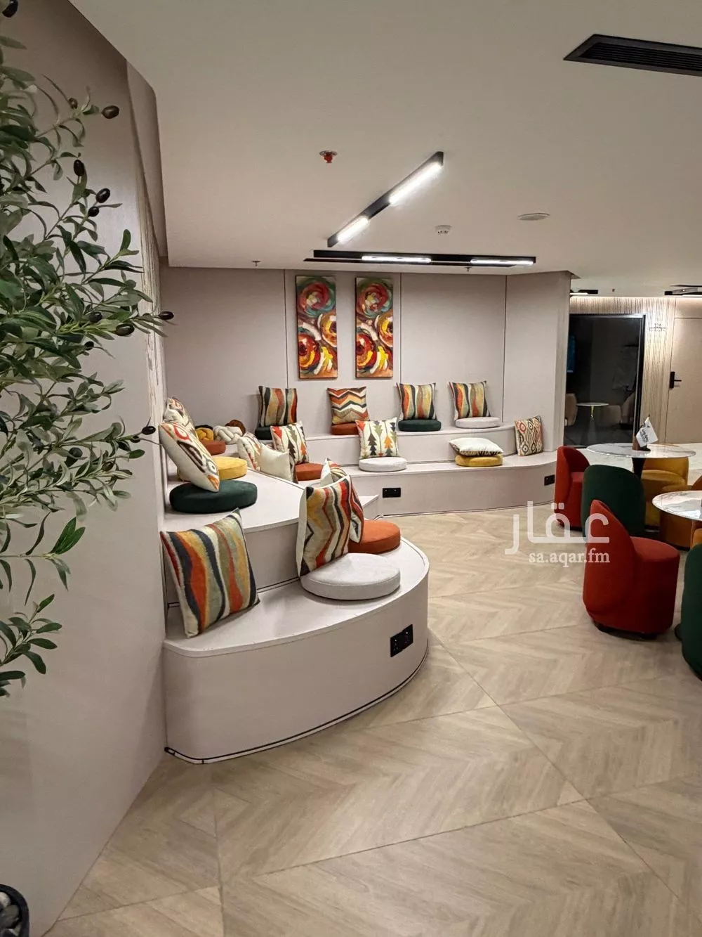 180 sqm office in Al Sharafiyah 10
