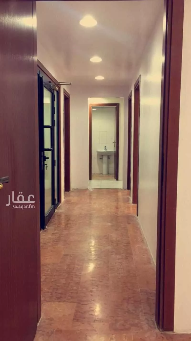 مكتب 1200 م² في الشرفية 6