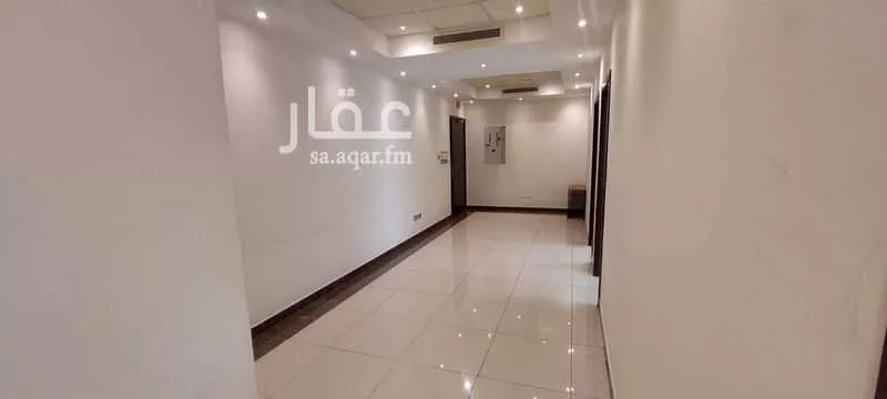 مكتب 2500 م² في الرويس 6