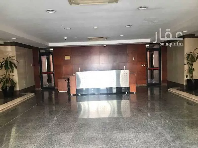 مكتب 2500 م² في الرويس 7