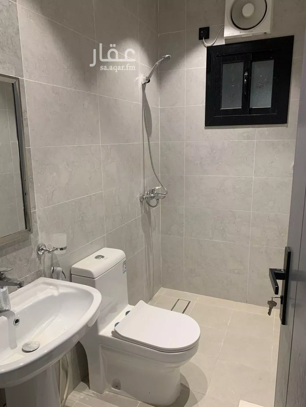 864 sqm building in Al Quraynah 7