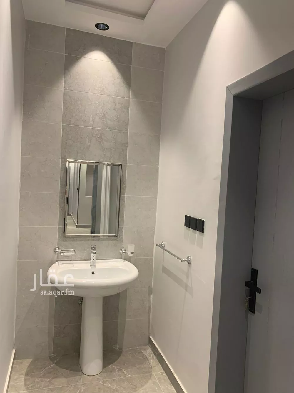 864 sqm building in Al Quraynah 10