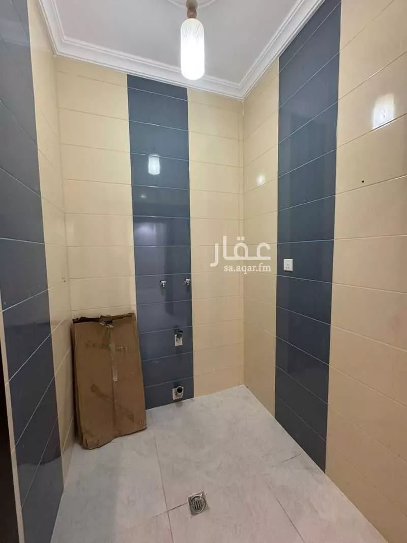 عمارة 650 م² في الورود 12