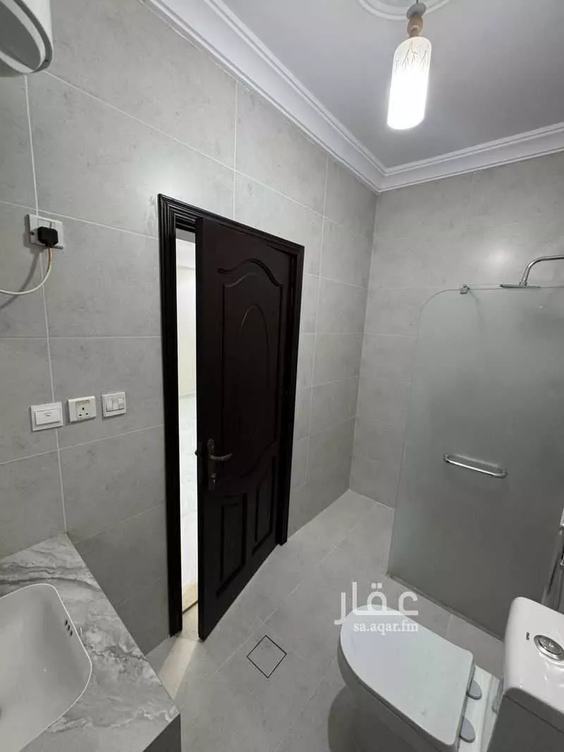عمارة 650 م² في الورود 13