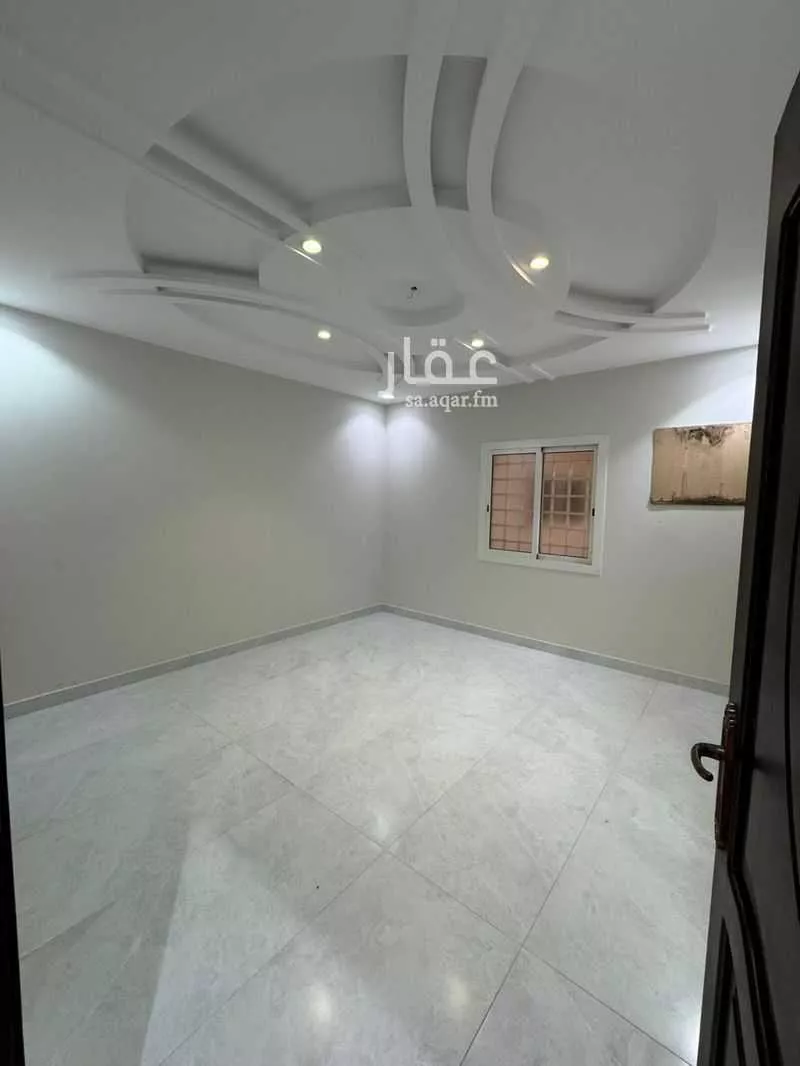 عمارة 650 م² في الورود 6