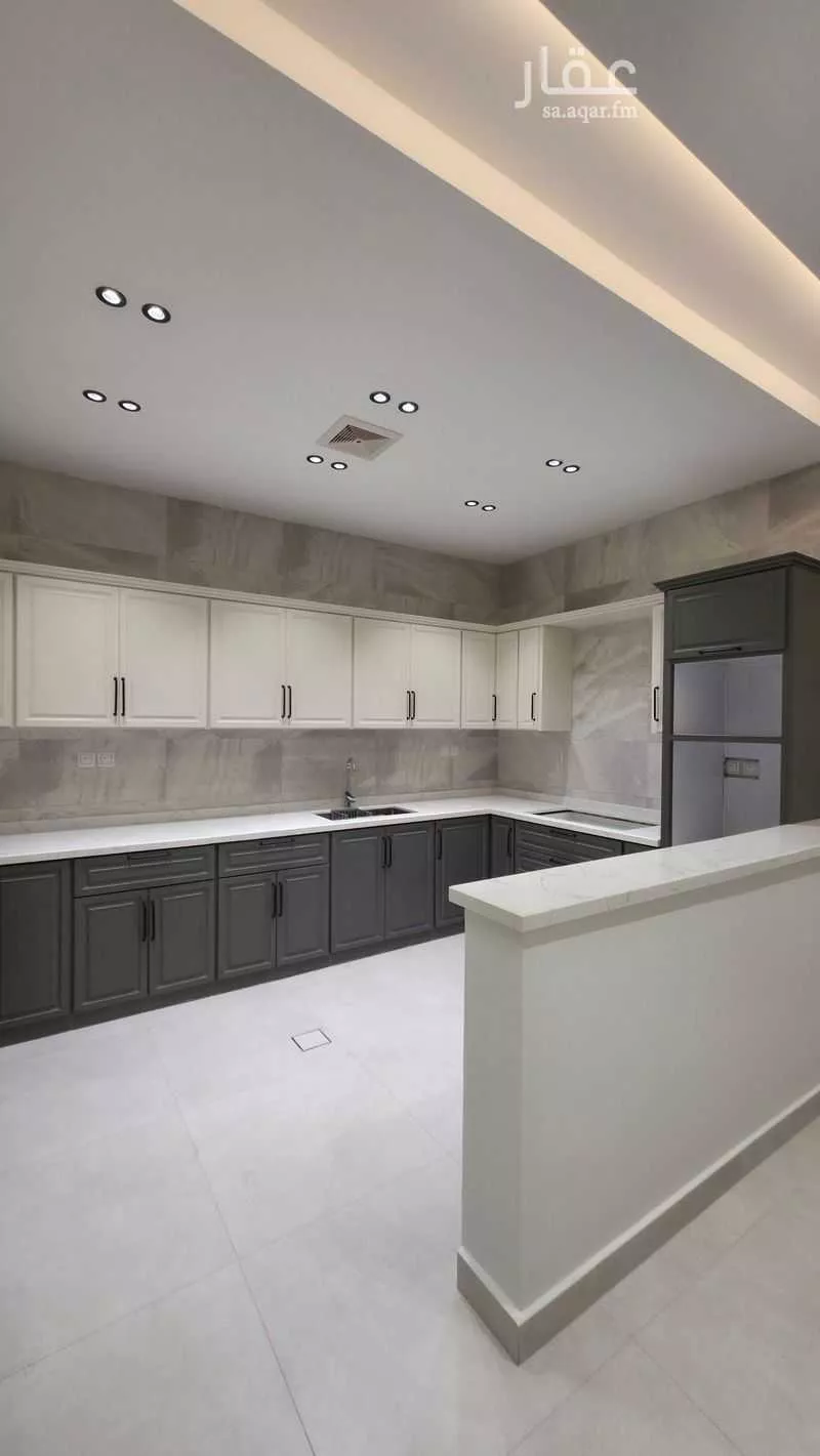 عمارة 638 م² في العزيزية 22