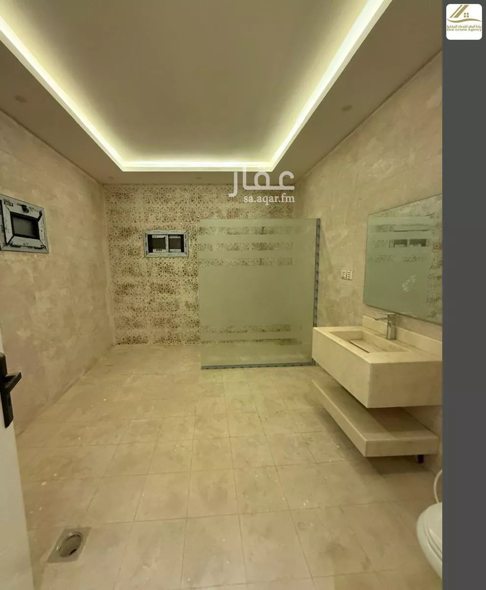 499 sqm building in Al Yaqout 10