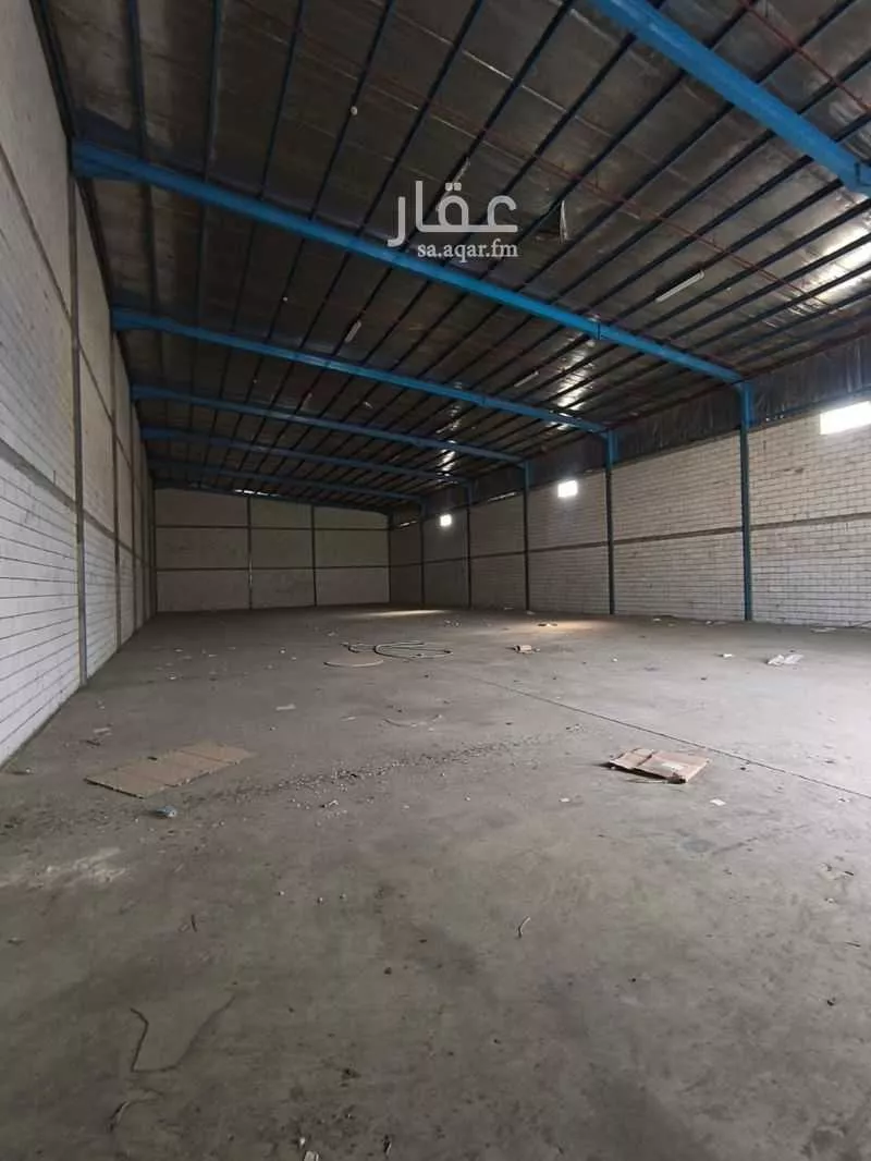 مستودع 2100 م² في السروات 4