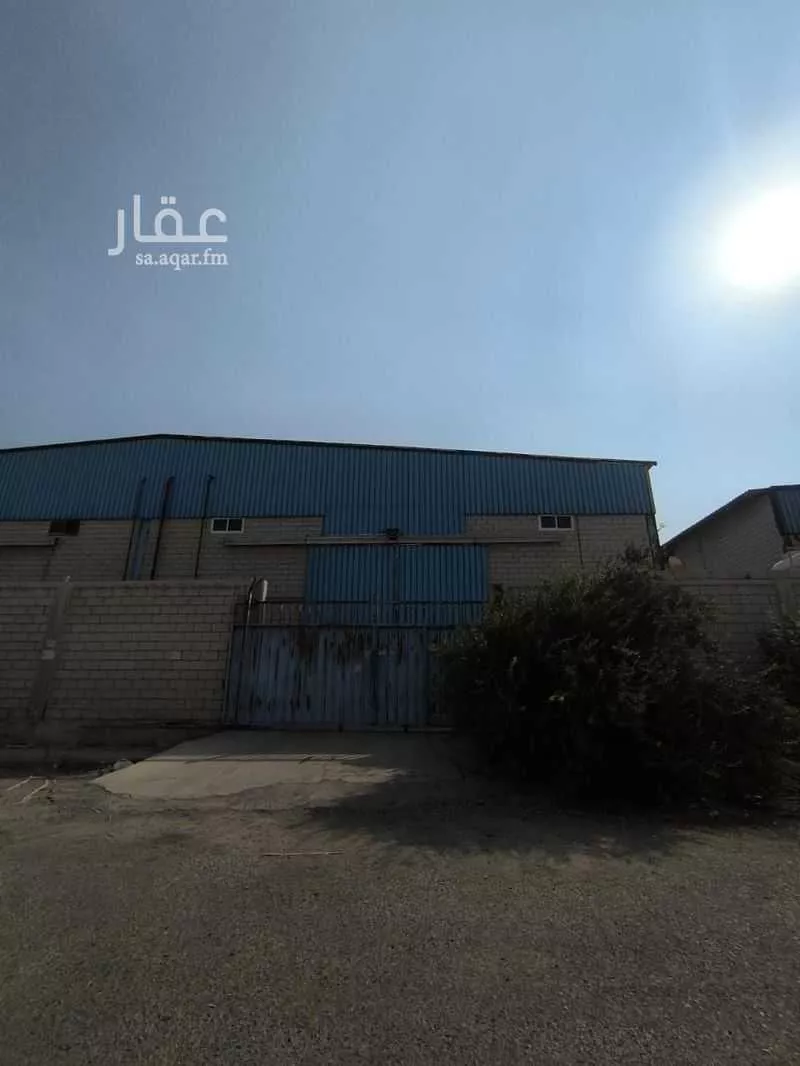 مستودع 2100 م² في السروات 6