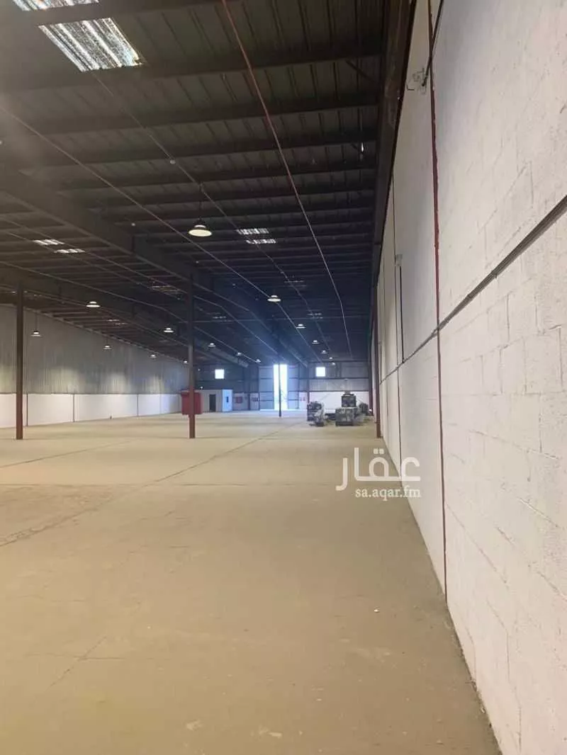 مستودع 1600 م² في النخيل 6