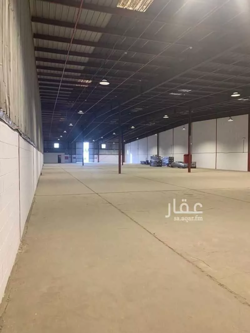مستودع 1600 م² في النخيل 7