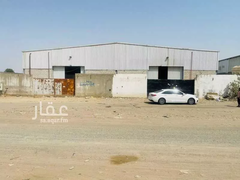 1200 sqm warehouse in Al Muntazahat 2