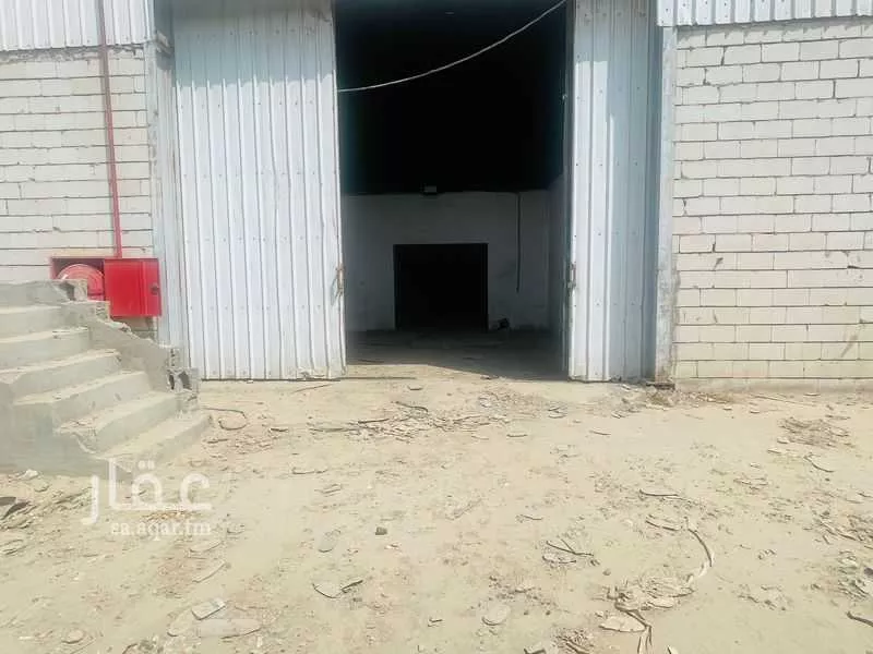 1200 sqm warehouse in Al Muntazahat 6