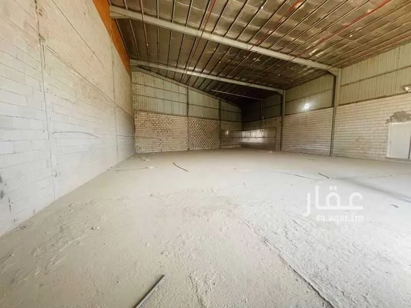 1200 sqm warehouse in Al Muntazahat 7