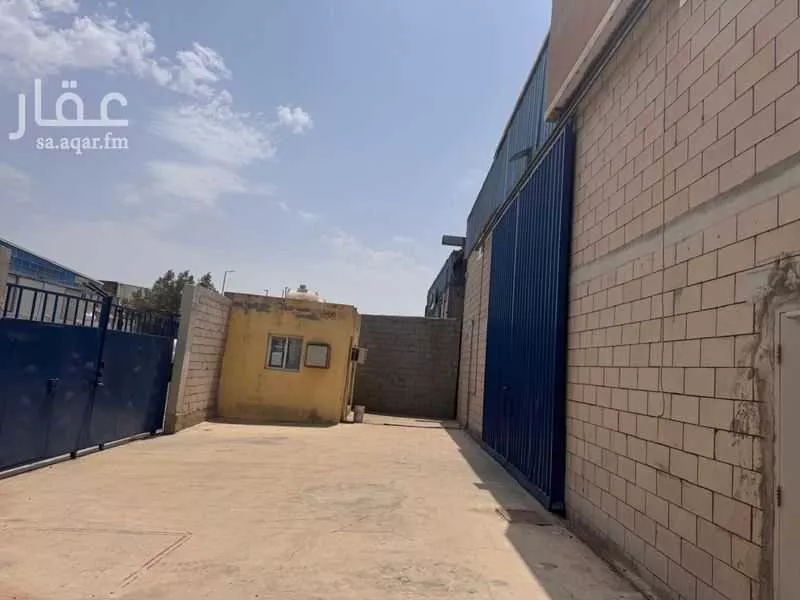 2520 sqm warehouse in Al Wadi 8