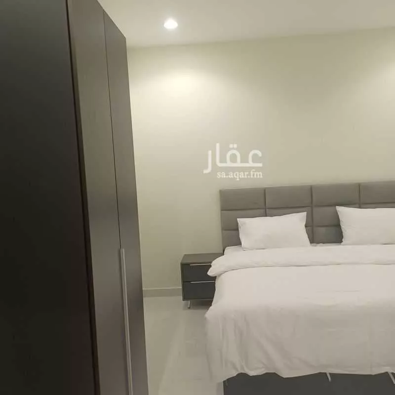 1400 sqm building in Al Falah 2