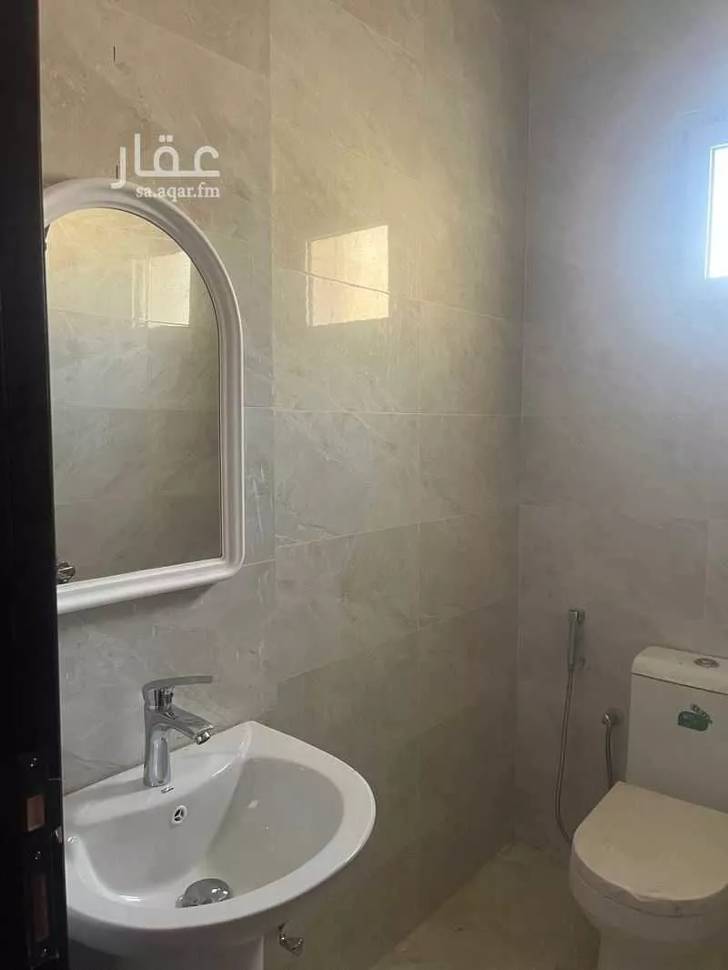 عمارة 1800 م² في الفلاح 8