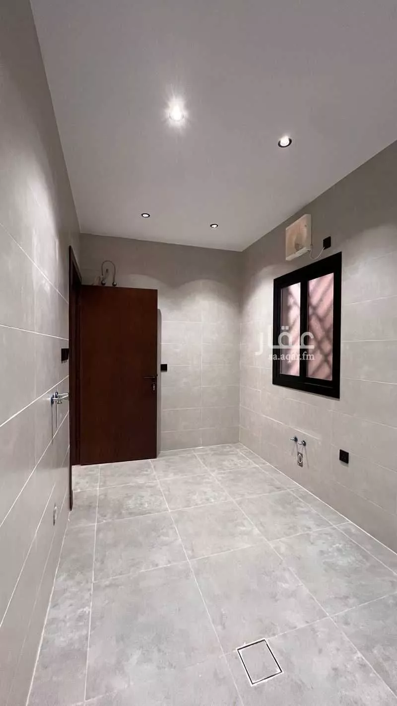 439 sqm building in Al Safa 10