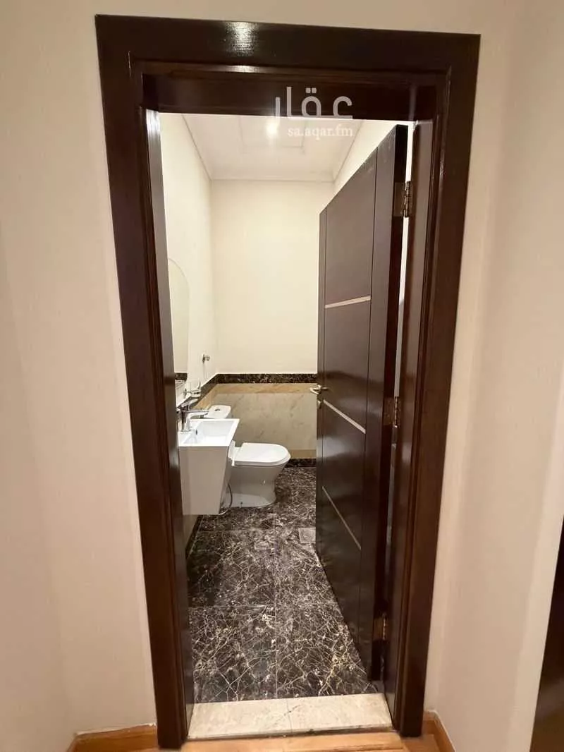 عمارة 440 م² في الروضة 4