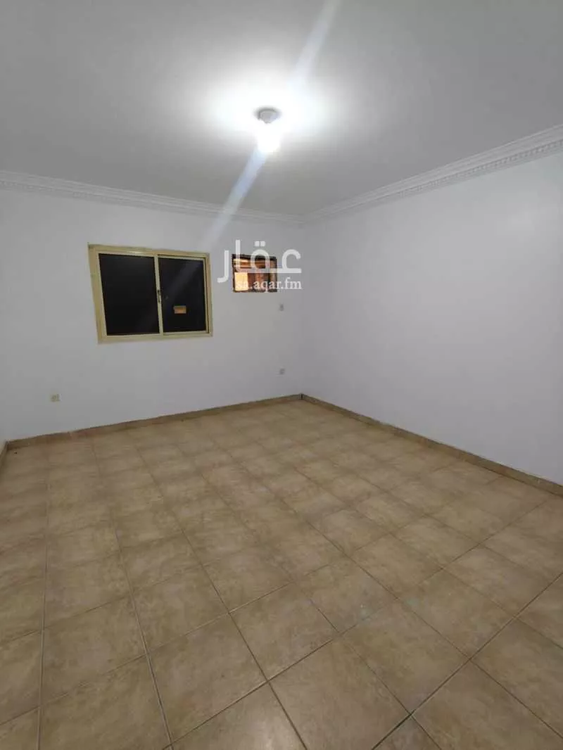 1000 sqm building in Al Manarat 3