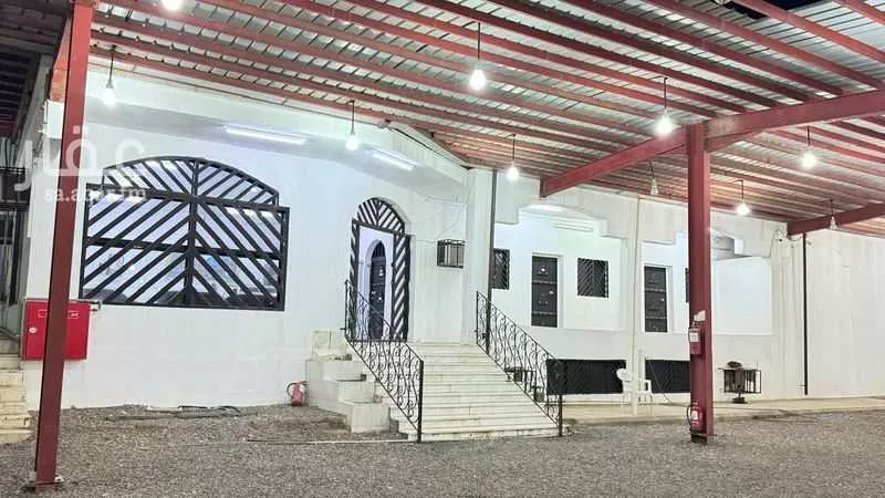 محل 2250 م² في الشافية 3