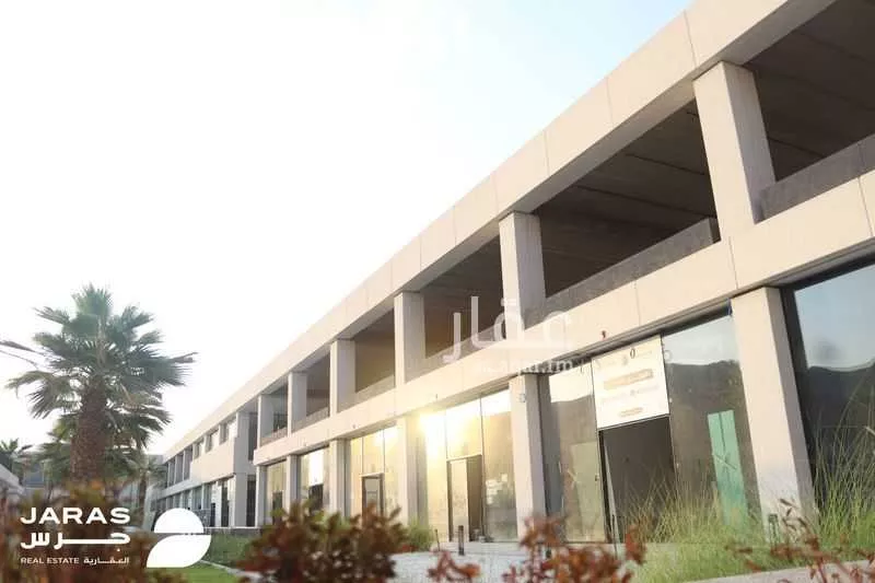 محل 208 م² في الجامعة 5