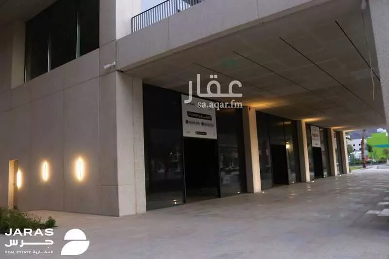 محل 208 م² في الجامعة 6