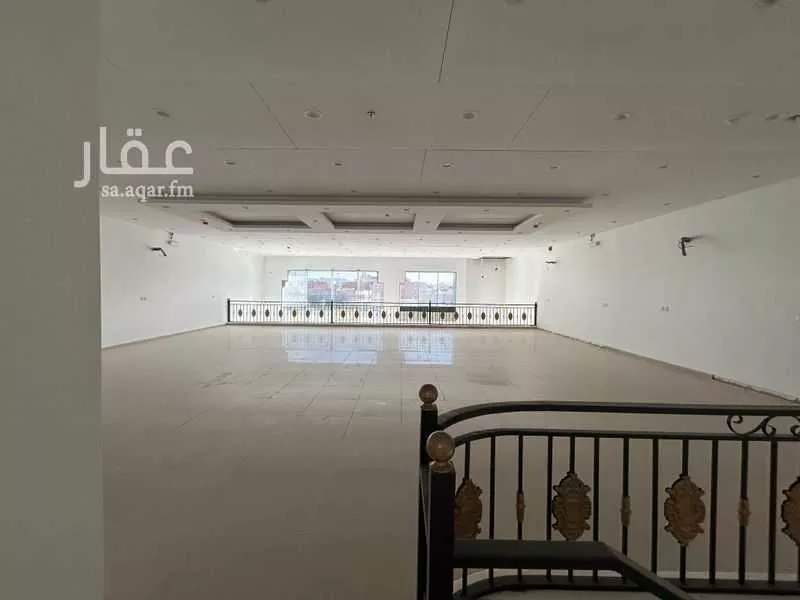 محل 358 م² في الإسكان 4